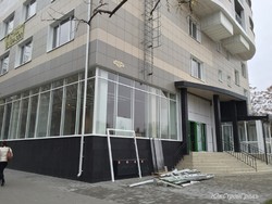 Установка вентилируемого фасада на здании магазина "Пятерочка"