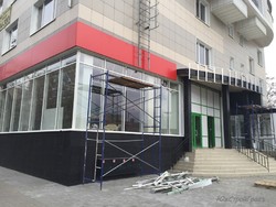 Установка вентилируемого фасада на здании магазина "Пятерочка"